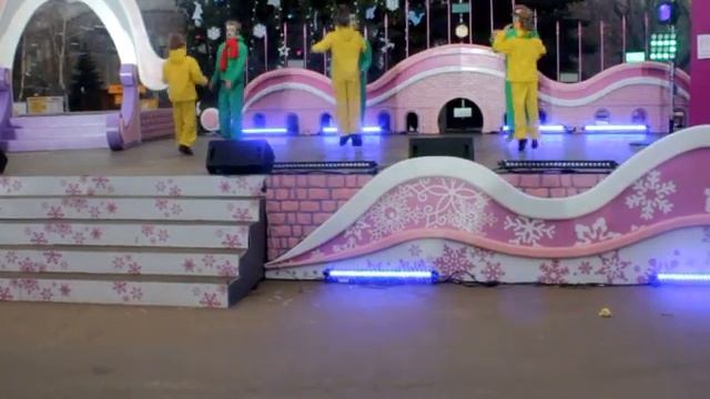 Акробатический рок-н-ролл на Встрече Всероссийского Деда Мороза! 24.11.2016 г. смотреть онлайн