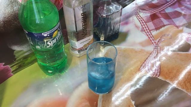 Коктейль Голубая лагуна смотреть онлайн