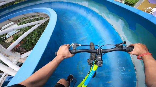 ESCAPING FROM ANGRY SECURITY In ABANDONED WATER PARK ( Epic Action POV ) смотреть онлайн