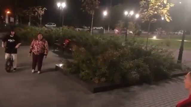 Успокоил пьяную бабу которая не давала снимать смотреть до конца смотреть онлайн