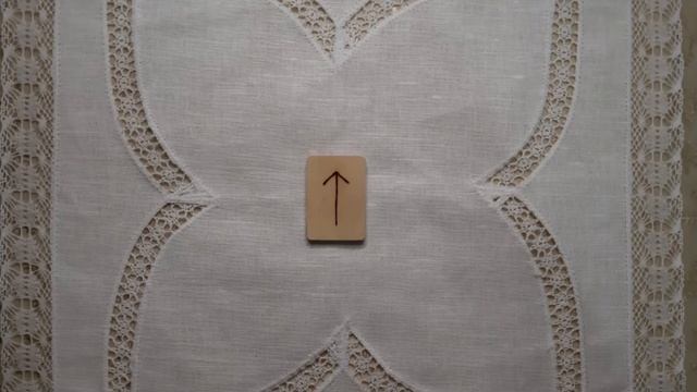 Гадание онлайн на одной руне. смотреть онлайн