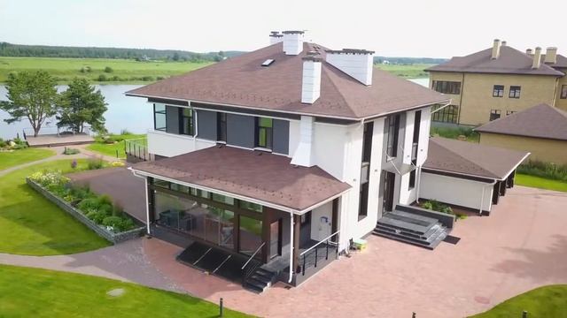 Монтаж объемного фасада выполненный японскими панелями KMEW