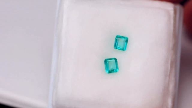 Natural green emerald gemstone pair. Натуральный зеленый изумруд смотреть онлайн