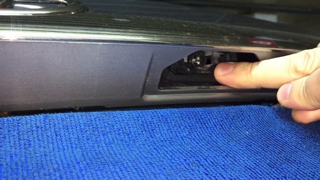 Камри 50. Как заменить  лампочку в подсветки номера ?!