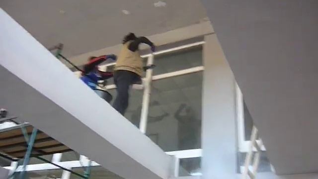 Мытье фасада здания Невьянского вокзала смотреть онлайн