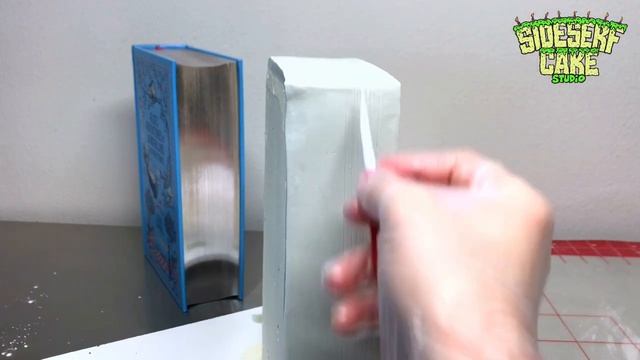 HOW TO MAKE A REALISTIC BOOK CAKE | Alice In Wonderland смотреть онлайн