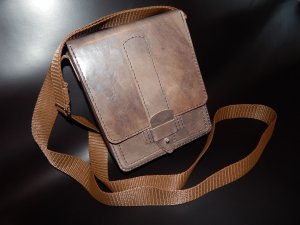 Сумочка на ремне. Изделия ручной работы из натуральной кожи. Бесплатная выкройка PDF.