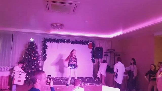 Хузиева Ксения. Новогодний корпоратив. Пчеловод. смотреть онлайн