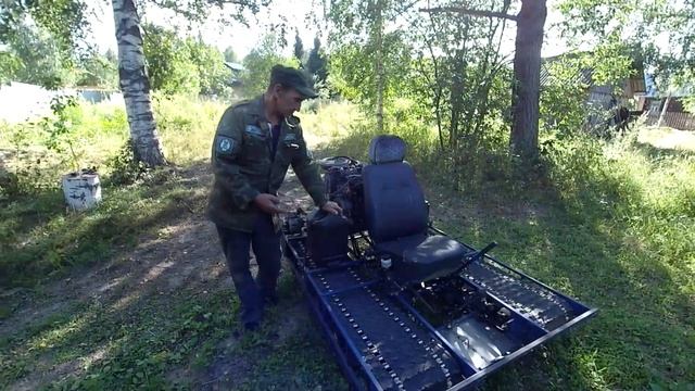 Видео обзор Самоделка с двигателем Ока и гусеницами снегохода Буран. смотреть онлайн