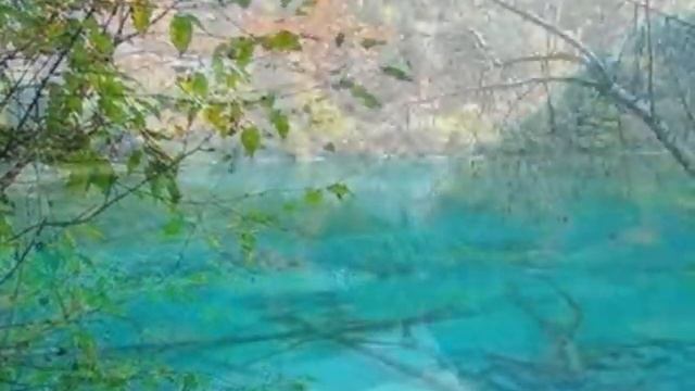 ОЗЕРО ПЯТИ ЦВЕТКОВ В ЦЗЮЧЖАЙГОУ, КИТАЙ смотреть онлайн