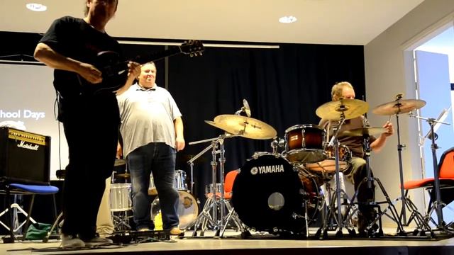 Schooldays - Gentle Giant (G.Green , M.Mortimore ) Julia Jazz смотреть онлайн