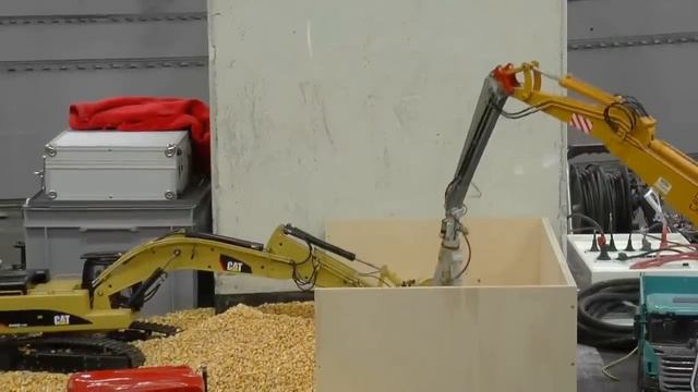 BEST OF RC CONSTRUCTION! ONE HOUR BEST OF RC MACHINES, TRUCKS, VEHICLES AND SO MUCH MORE! AMAZING R смотреть онлайн