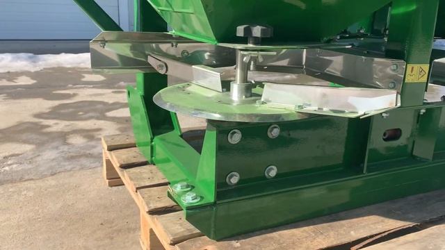 Разбрасыватель минеральных удобрений РУМ Фермер 900 смотреть онлайн