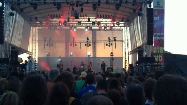 IZIA Festival Emmaus 2010 -Hey Bitch смотреть онлайн