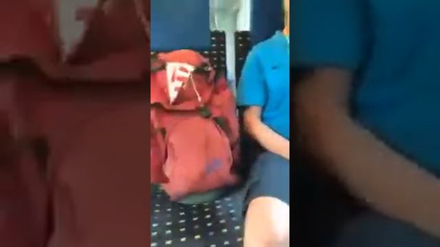UN RENOI RECADRE UN GROS RACISTE смотреть онлайн