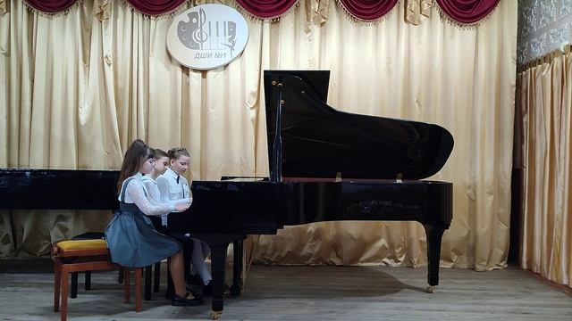 М.Шмитц "Старая карусель в Париже" Исполняют: Купина Ева, Величко Агафья, Отинова Виктория. смотреть онлайн