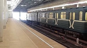 81/717 проезжает без посадки на станции Технопарк