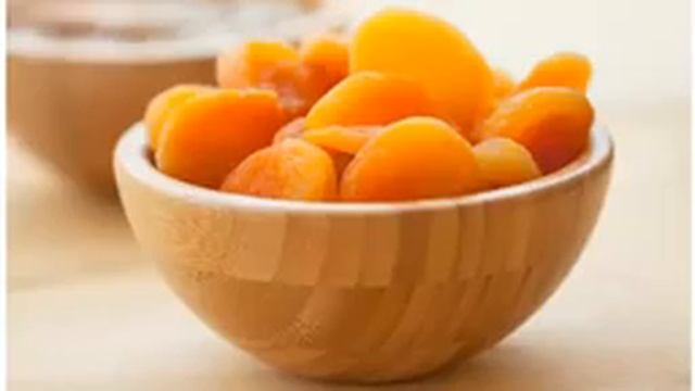Настой из кураги для ног! Может помочь от отечности! смотреть онлайн