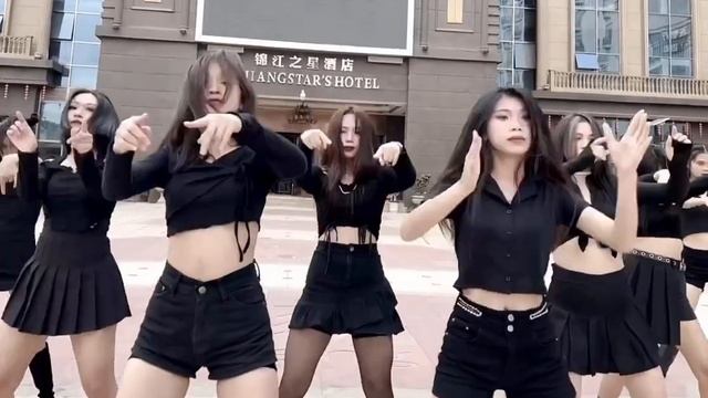 2 Phut Hon Dance (myanmar Girl Dance)（myanmar Laukkai ）#缅甸果敢老街 #亨利文艺团#phuthon  #tiktok