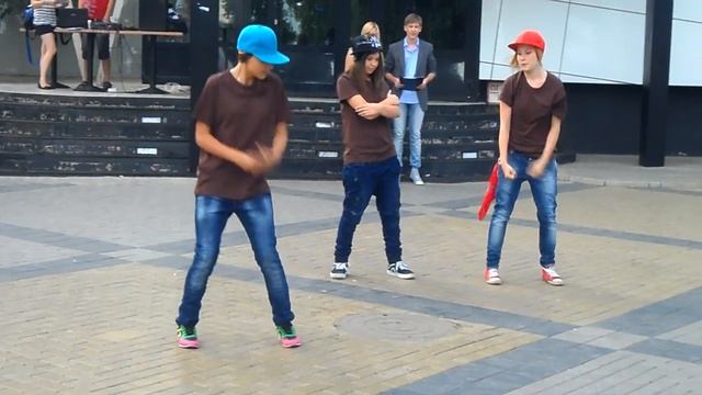 Танцы на бульваре Энтузиастов смотреть онлайн