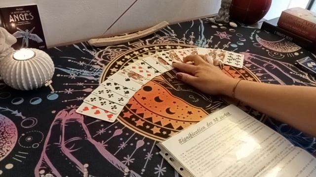 Tuto tirage de cartes/Voyance avec un jeu simple de 32 cartes смотреть онлайн