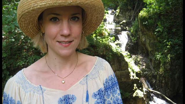 Corinna sings "Yesterday" смотреть онлайн