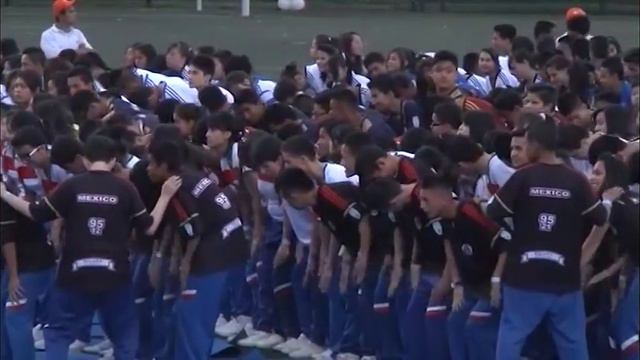 LONGEST BODY PERCUSSION CHAIN, RIGTH SIDE CAMERA смотреть онлайн