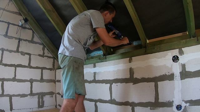 Устранения щелей между мауэрлатом и кровлей / Серия 114 смотреть онлайн