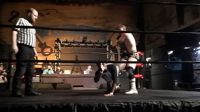 The Frontman Jah-C vs Brandon Gore for the Battleground heavyweight championship. смотреть онлайн