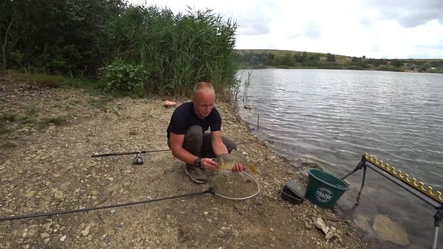 Ловим карпа на фидер.Платные водоемы Крыма. смотреть онлайн