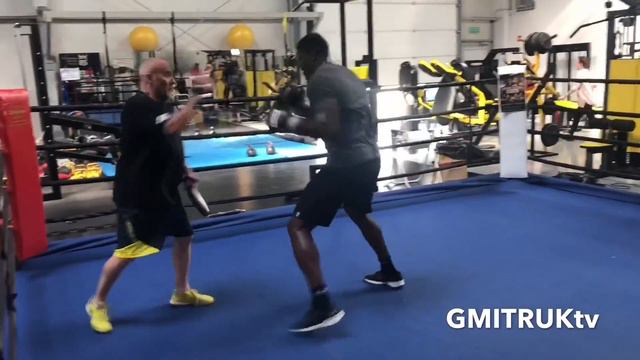 Izu Ugonoh | trening | Andrzej Gmitruk | WCA смотреть онлайн