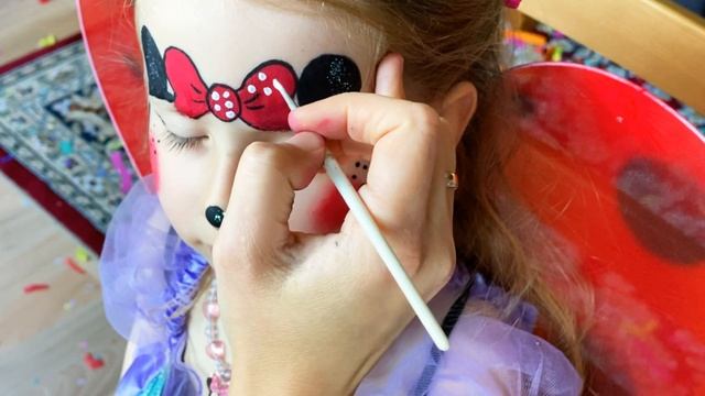 Детский Аквагрим. Рисунки на лице. Мию и её подруг разукрасили! смотреть онлайн
