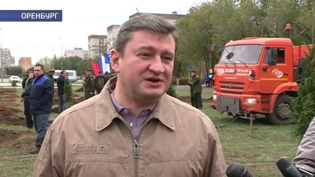 В Оренбурге прошел осенний субботник смотреть онлайн