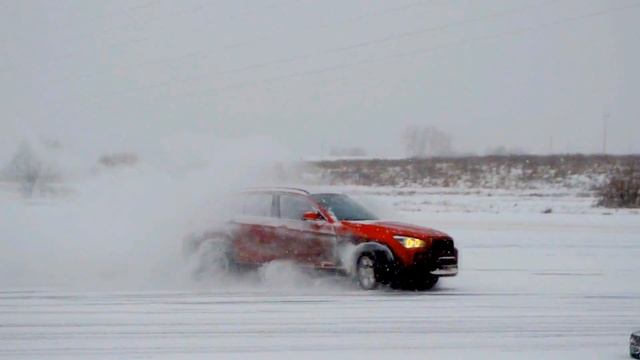 Дрифт по озеру на BMW x1 (2.0i xdrive E84) смотреть онлайн