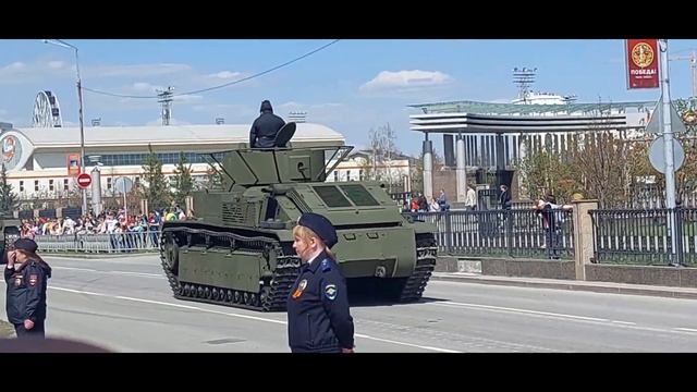 ТАНК Т-35 НА ХОДУ В ВЕРХНЕЙ ПЫШМЕ смотреть онлайн