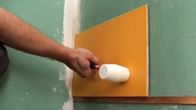 СОВЕТЫ ЭКСПЕРТА - клеить первую плитку начинайте ... IV смотреть онлайн