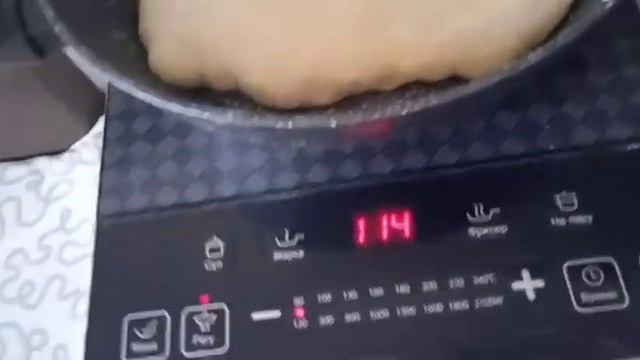 Пирог на индукционной плите Midea MC-IN2200 смотреть онлайн