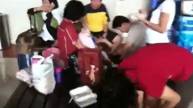 Grendi lari2 di airport lawan Rachel, Sam dan Kiara смотреть онлайн