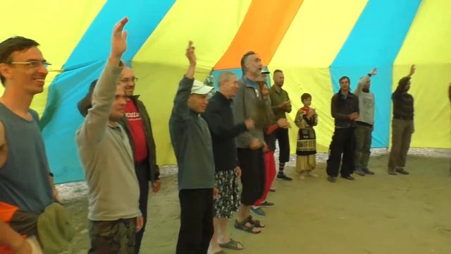 Женщины уходят в поля. Мужской и женский день. Часть 1 смотреть онлайн