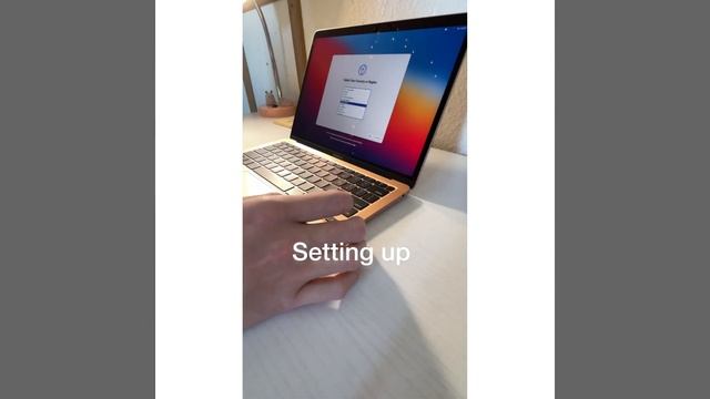 MacBook Air M1 Gold Unboxing смотреть онлайн