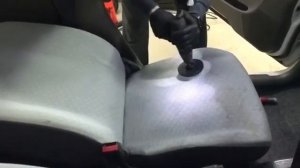 Как чистить сиденья в авто? 4 этапа. Ускоренное видео.