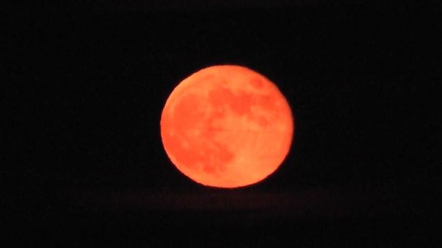 16.06.2011 Vollmond gezoomt mit Panasonic HDC-TM60 смотреть онлайн
