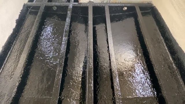 18. The Narrowboat hull gets a second coat of Bitumen with sprinkles on top смотреть онлайн