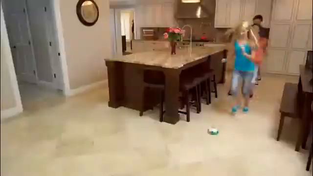 HOVERBALL - мяч для игры в футбол в квартире. Решение для всех родителей смотреть онлайн