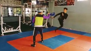 Как научиться делать вертушку! упражнения для удара ногой с разворота