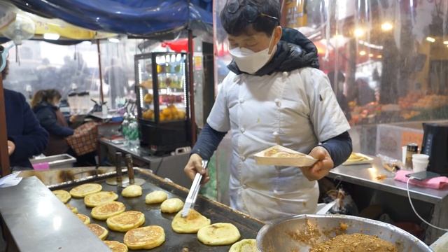 Pan Fried Sweet Pumpkin Pancake with Honey - Korean Street Food смотреть онлайн