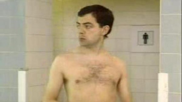 мистер БИН в бассейне !