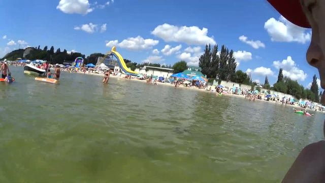 Раздаю деньги на пляже / Азовское море Урзуф 2020 смотреть онлайн