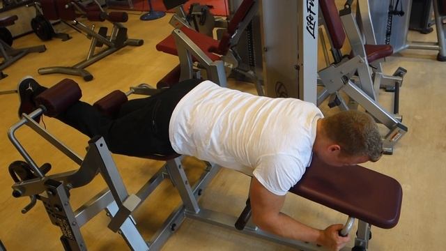 Liggende Leg Curl смотреть онлайн