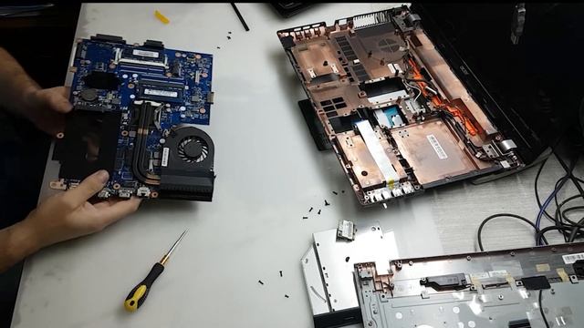 Как разобрать и заменить термопасту Acer Aspire V3-771G смотреть онлайн